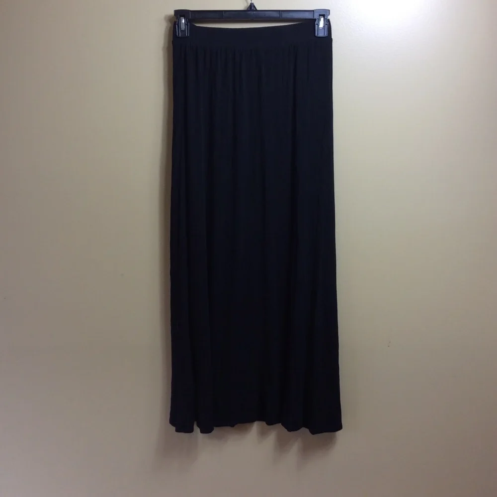 NWOT Lock & Love high waist flare, floor length skirt. Black. XXL